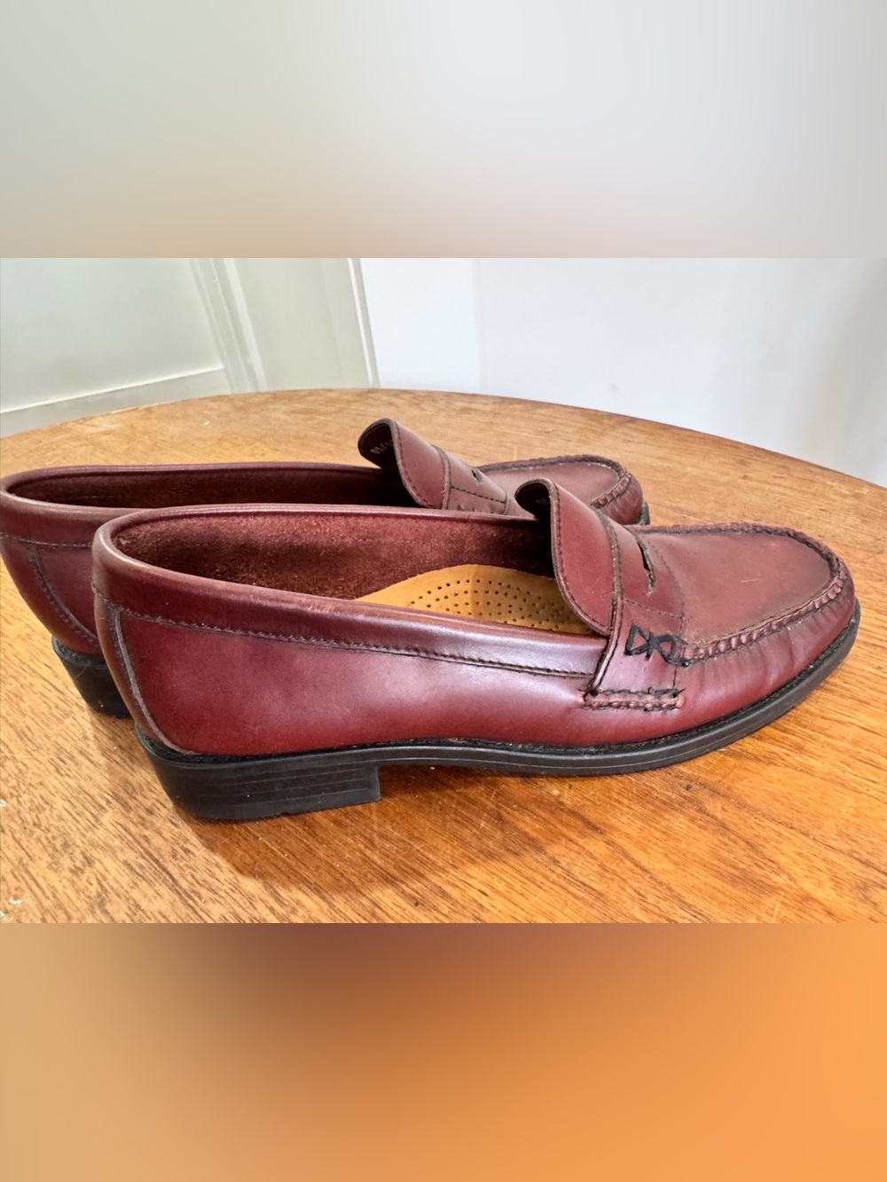Classic Weejuns burgundy leather loafers, Sz 7